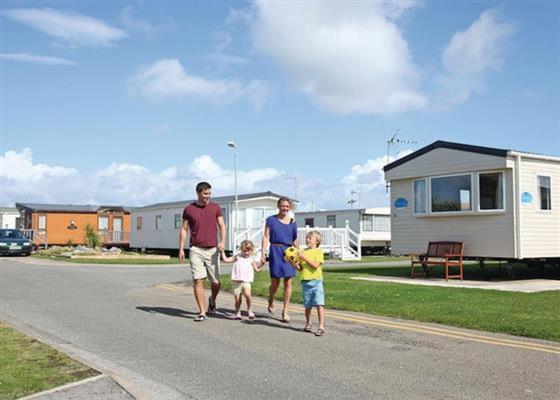 Caravan Hire Golden Sands Sea Front Kinmel Bay Экстерьер фото